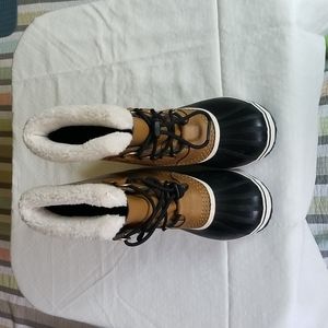 Girl's Sorel waterproof boots size 4 fur lining black and brown